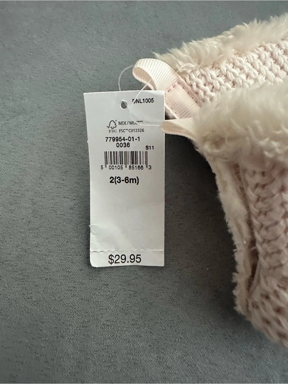 These are Gap Baby Sherpa-Lined Knit Booties in Oatmeal Heather. New with tags